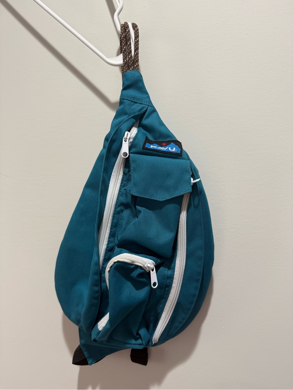 Kavu Teal Sling Pack with White Zippers